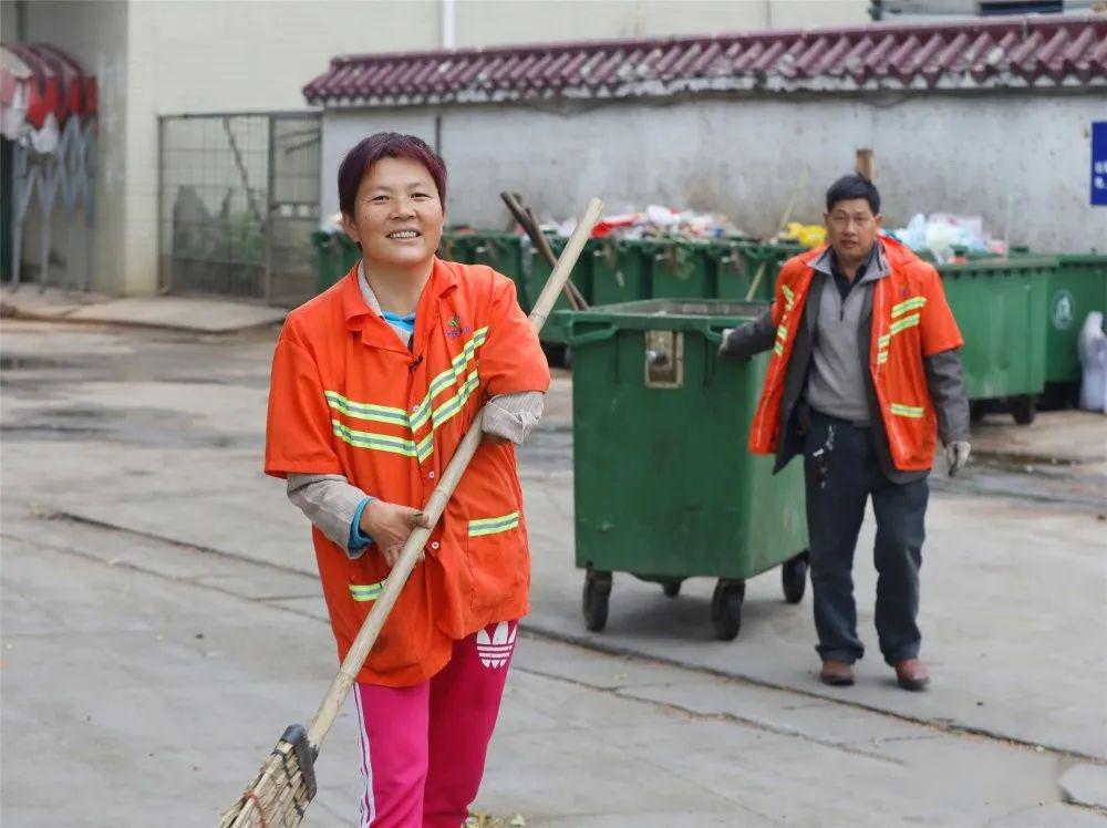 【劳动者】独臂女清洁工的亮丽底色