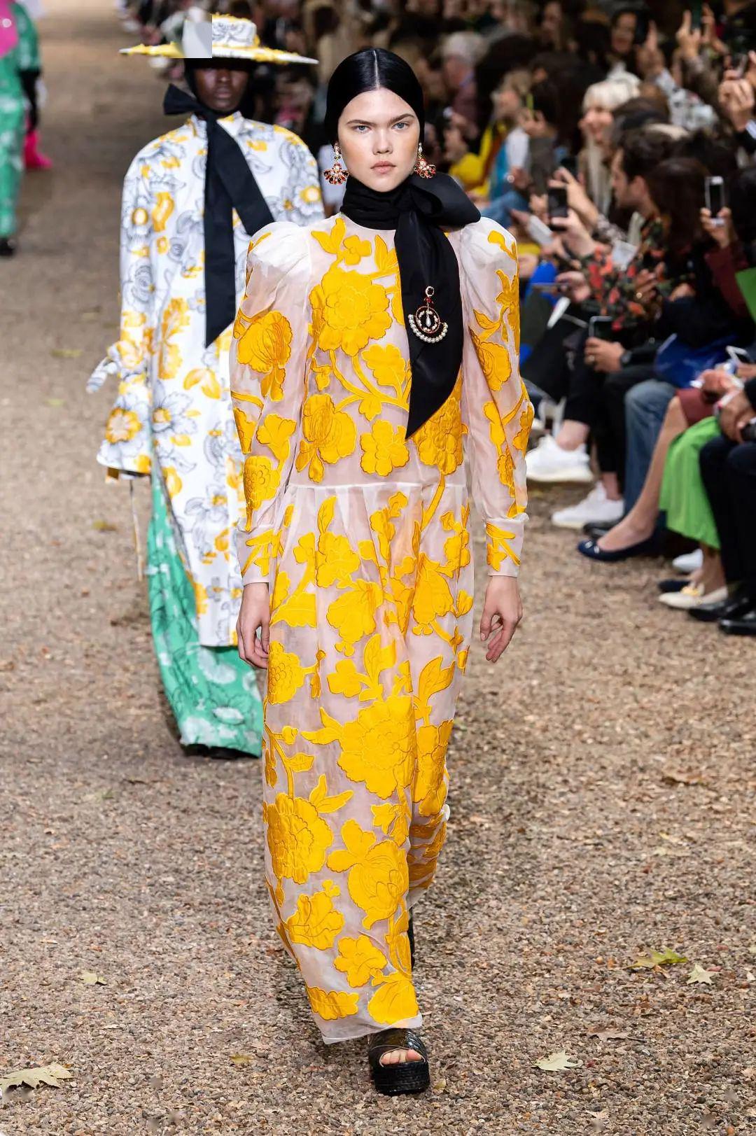 『夏日』穿着印花裙～我和夏日有个约会