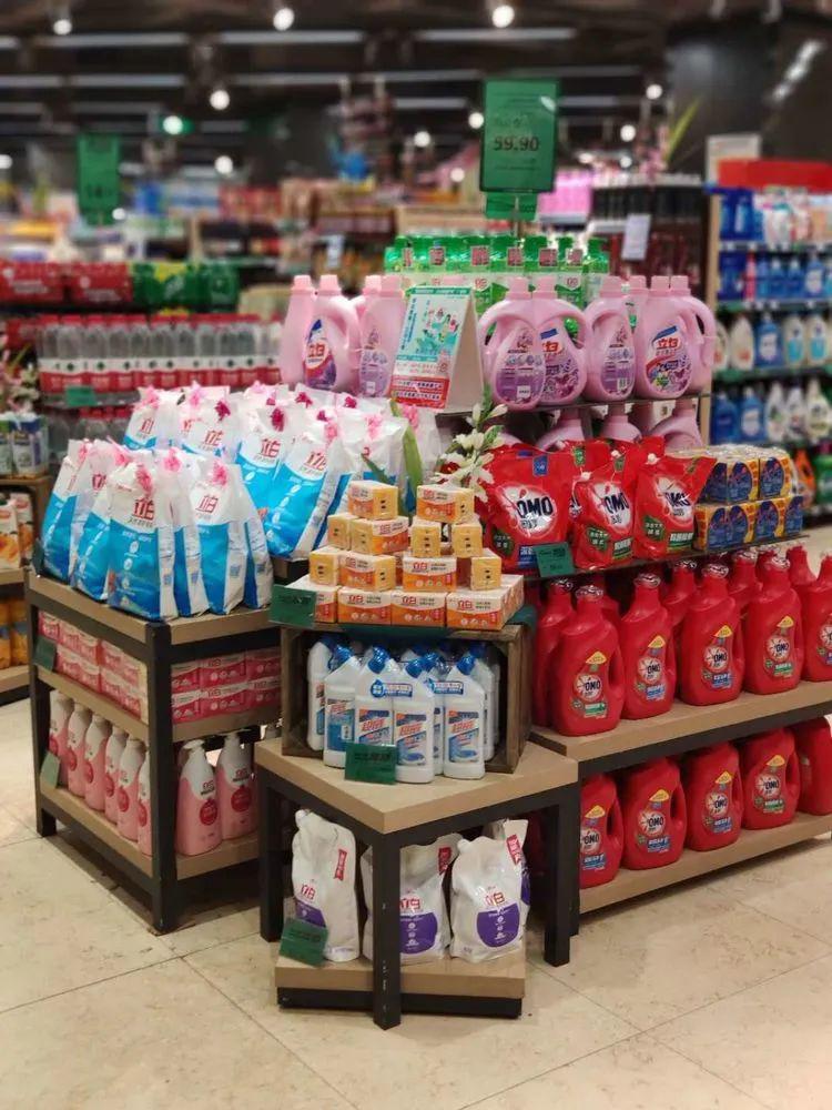 一组最新武汉中百超市的应季商品陈列图片供参考