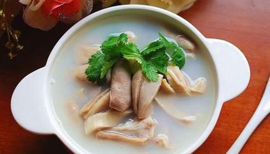 精选美食:香煲猪肚汤,核桃韭菜炒鸡蛋,香米焖鸡翅,爽口菠菜的做法