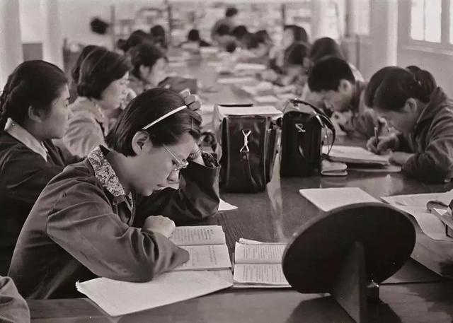 原创恢复高考当年的真题难度如何？高三学生：送我回去，我能考清华！
