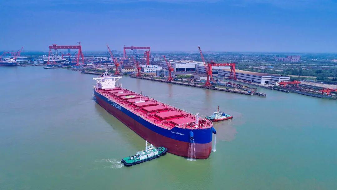 扬州中远海运重工交付20.8万载重吨散货船
