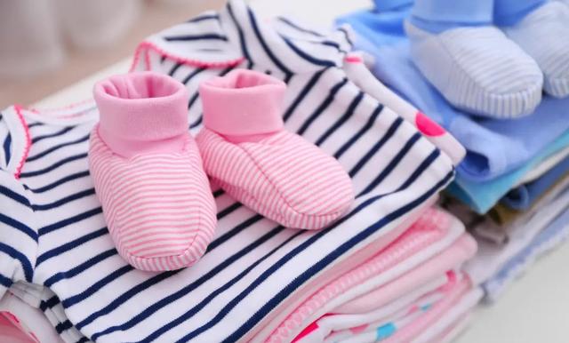 『女孩』没多久3岁女孩头晕，医生：新衣服有“毒”新裙子买了马上穿