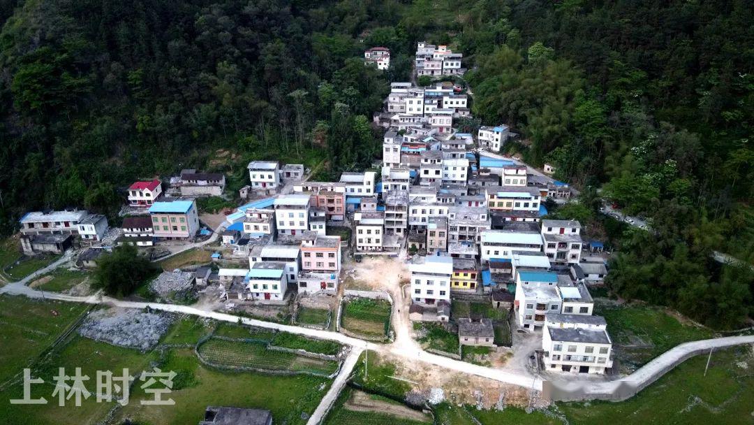 在上林 有这么一个好地方 依山傍水,湖光山色 风景自然秀丽,有山有水