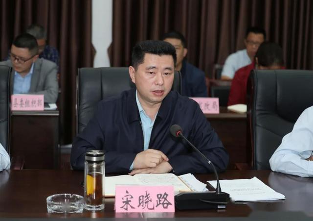 安顺紫云gdp_贵州安顺紫云砸车(2)