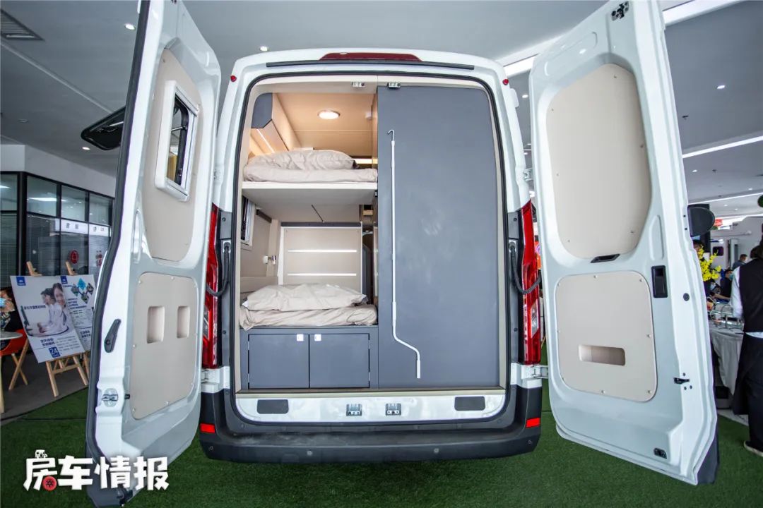 宇通v90房车首发!空间表现极好2张纵置大床,水电高配价格不贵