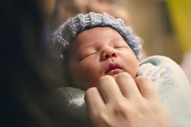 1-6个月宝宝睡不踏实、醒来哭闹，可能是这些原因，家长要知道