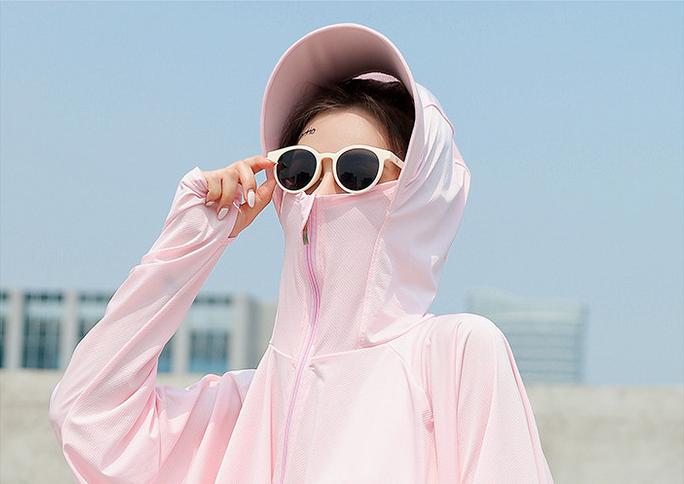 「紫外线」轻薄透气，360°防晒，整个夏天晒不黑~自带帽子和口罩的防晒衣