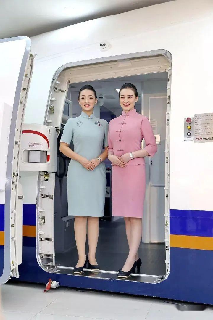 △ 中国南方航空(china southern airlines)现役包机款旗袍制服