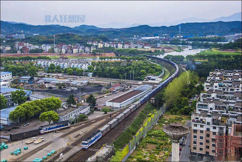 作者:梅育源(温兰旅客)2018年11月24日.山西大同.大秦线湖东站.