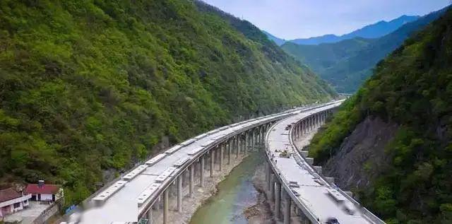 快往下看~宝汉高速公路是陕西省规划建设的"2637"高速公路网中三条