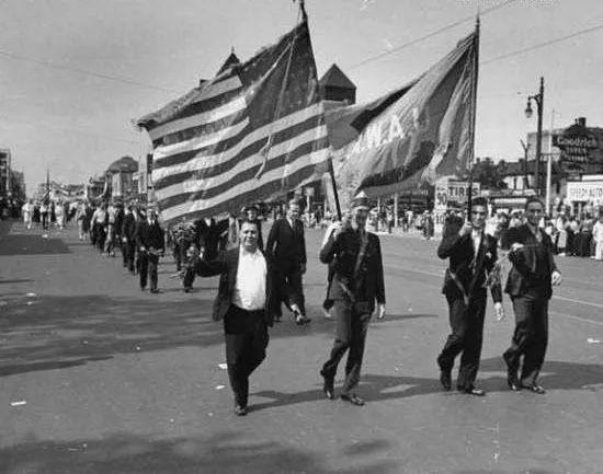 劳动节源于美国芝加哥城的工人大罢工,为纪念这次伟大的工人运动