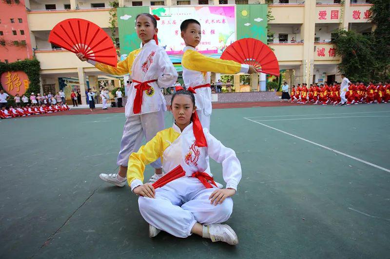 中国武术,功夫扇走进海南职工秀英子弟学校.