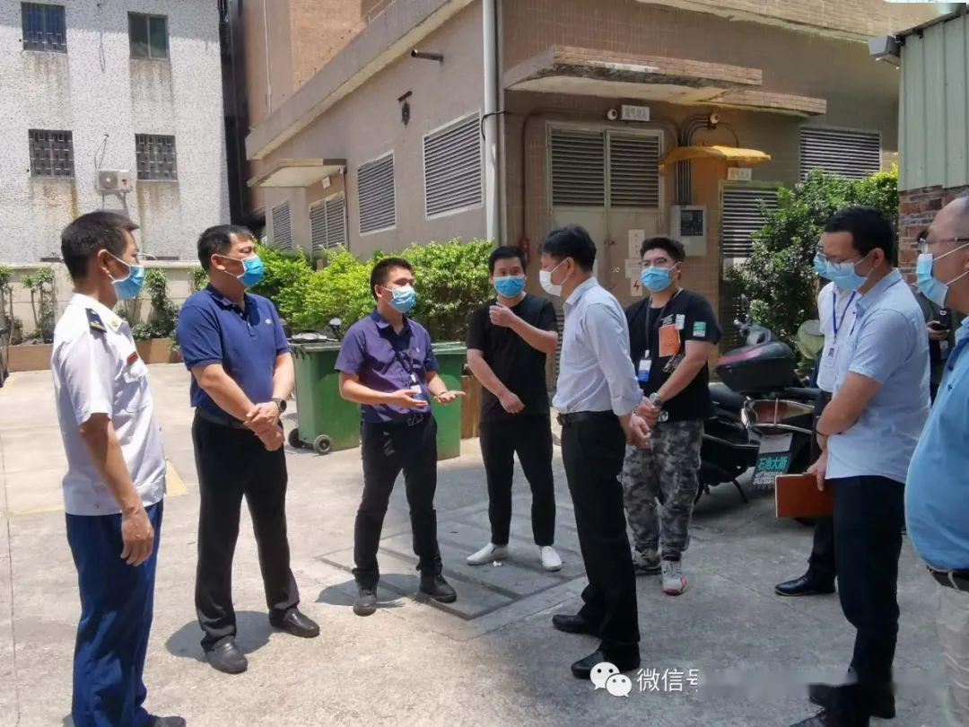 廖剑锋常务副区长带队检查新天地购物广场廖剑锋常务副区长听取整治