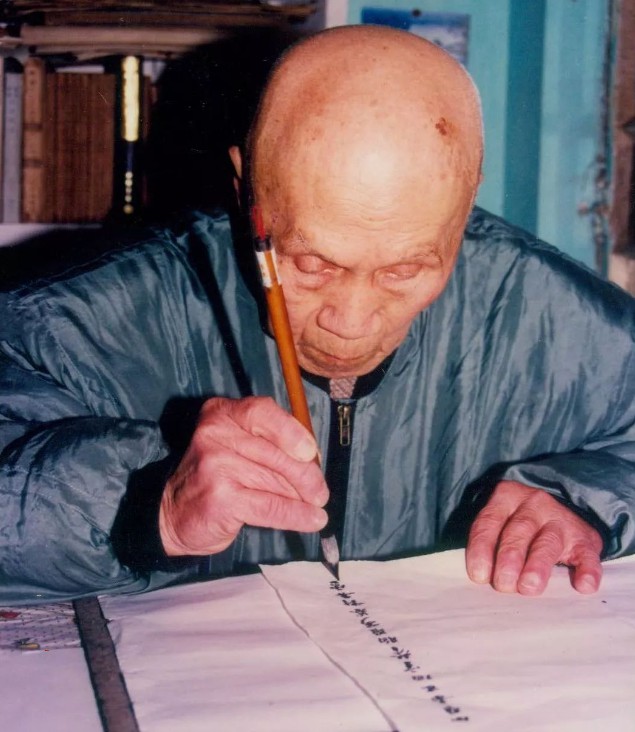 硬笔字写得好对毛笔字有帮助，但也可能是大坑