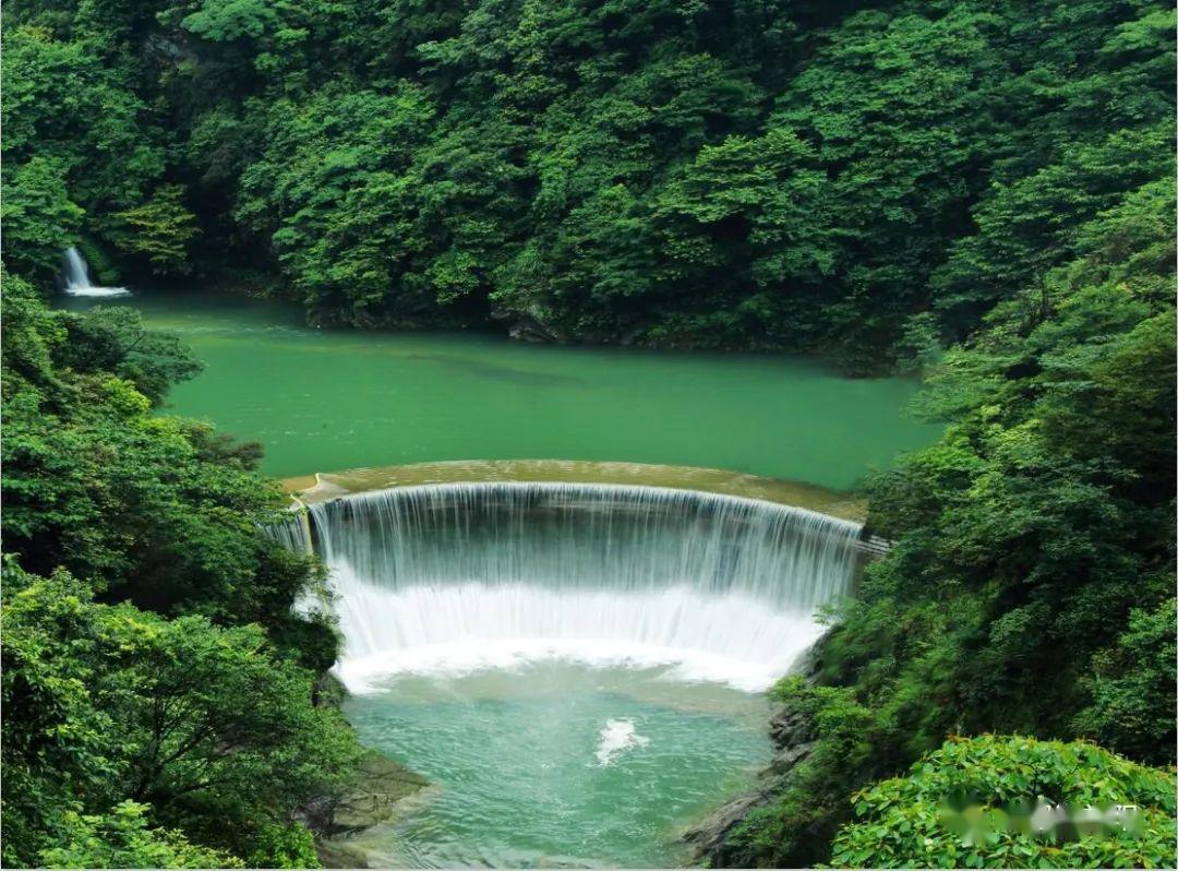 黄龙景区由肖家镇黄石村,龙凼村组成,位于祁阳县与双牌,宁远县交界处