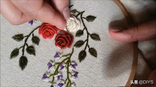 手工刺绣作品,玫瑰花图案的刺绣方法!