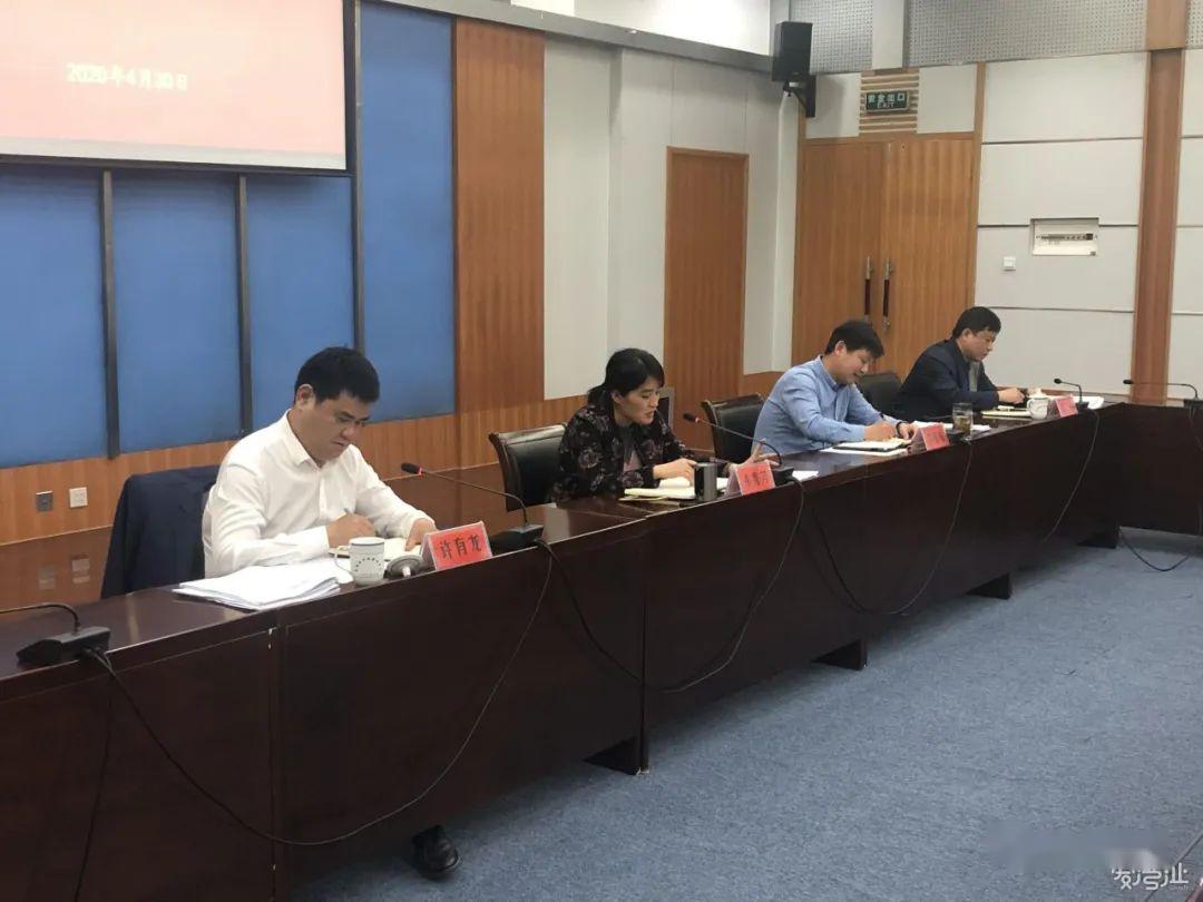 县委强化金融服务企业发展座谈会顺利召开_韦秀芳