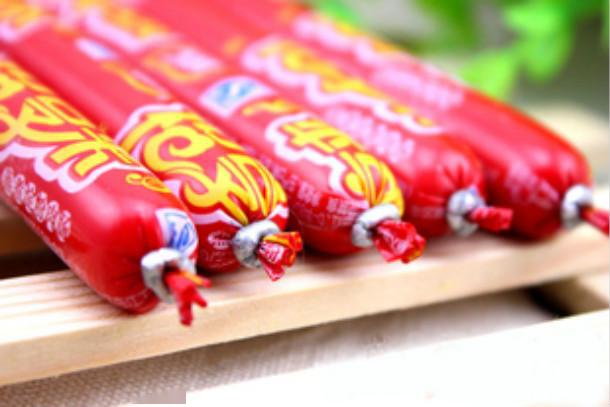 火腿肠塑料纸怎么吃
