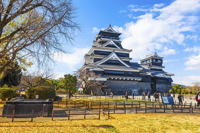 位于日本熊本县熊本市,是日本著名景点之一