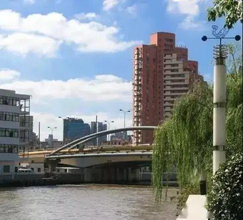 曹杨路桥新貌苏州河从远方流到脚下一路穿过沿岸的老街与新桥承载着