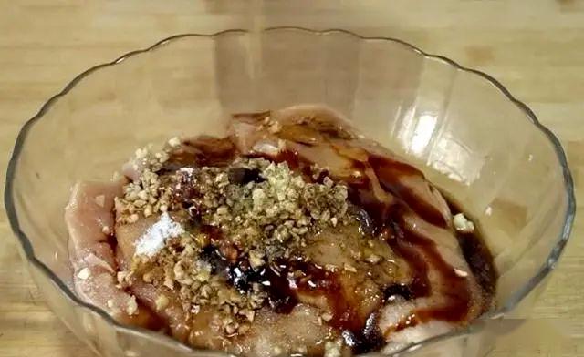 鸡胸肉怎么腌制煎出来最好吃 3649f41f571848f2a03e5bd305b88a80.jpeg
