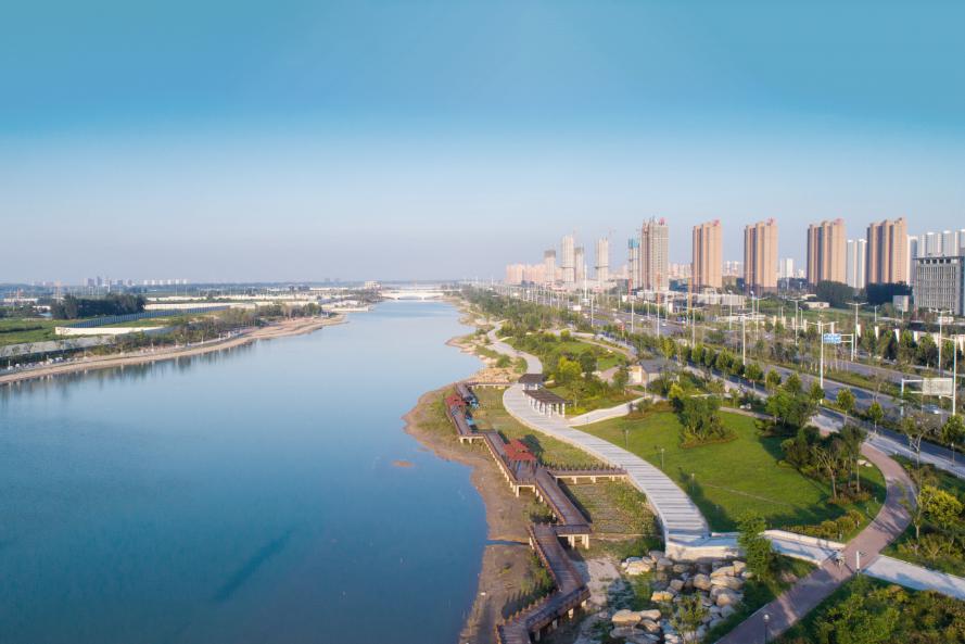 濮阳市新阳光大厦和市民综合活动中心正在施工,濮阳市城乡一体化示范