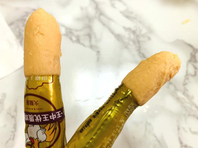 吃了30年的火腿肠,原来金属环下"暗藏玄机",一转一拉轻松打开