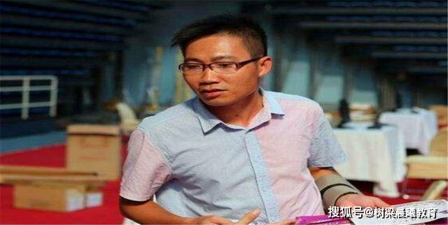 放弃北大，理科状元复读8年，只为圆清华梦，现在的他在做什么？