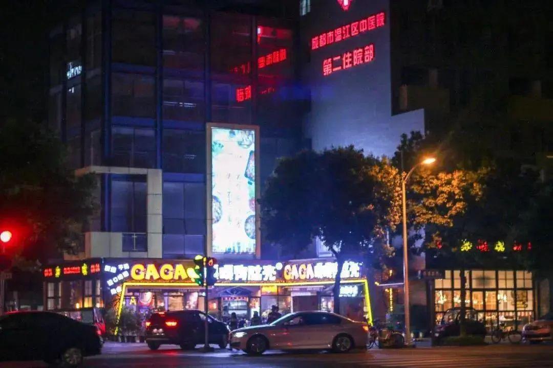 推荐指数:  地址:温江柳浪湾街 南浦路 南浦盛宴  一路流光溢彩,车