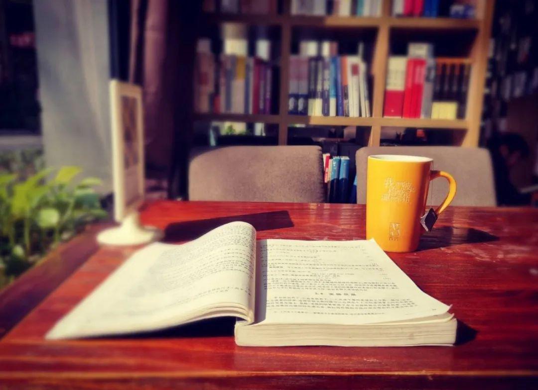 一 杯咖啡几本书就是一整天