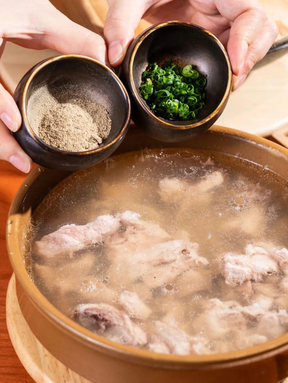 猪肉怎么炖才软嫩呢 7b5ece165a5d472d956884aac7417ac7.jpeg