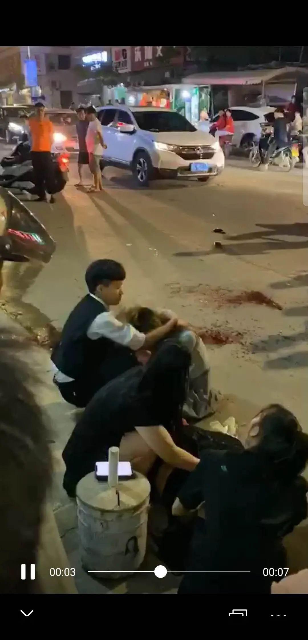 湛江呢个14岁女孩竟如此凶残一冲突马上砍断手指并警方通报来了