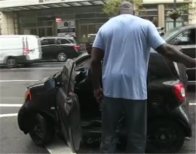 职业生涯赚了不少美金的奥尼尔自然不差钱,光他车库里的豪车就有几乎
