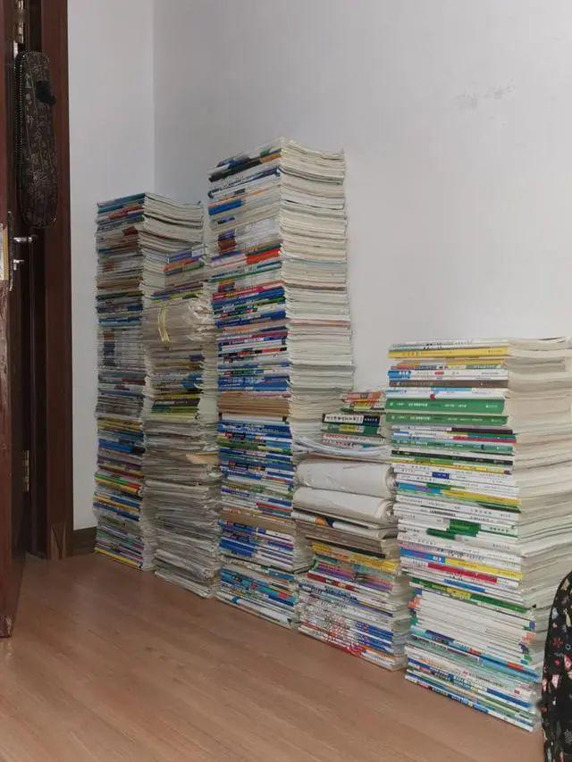 为考清华，你能拼到什么程度？他们复习的书高达4米，卖废纸500多