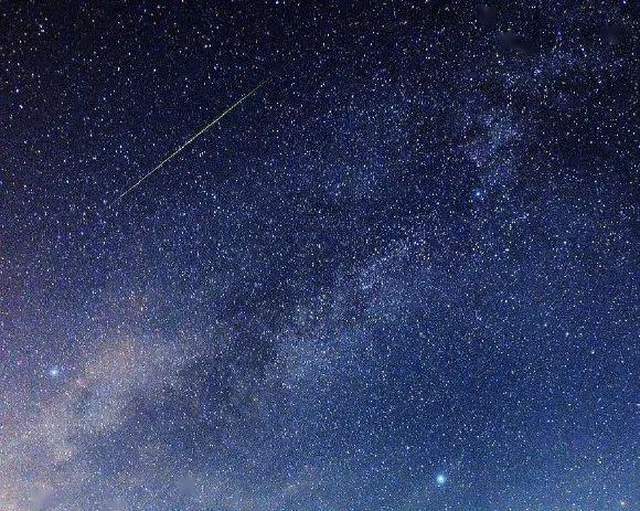 流星雨的流量有12年变动周期,低峰期在2014年至2016年间,因此2020年极
