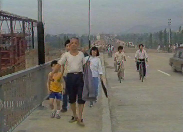 翻看32年前外海大桥通车的历史一刻 ▼ △1988年外海大桥通车的江门台