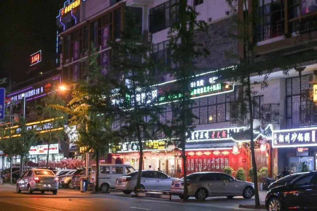 凉面,冰粉儿……  推荐指数:  地址:温江柳浪湾街 南浦路 南浦盛宴