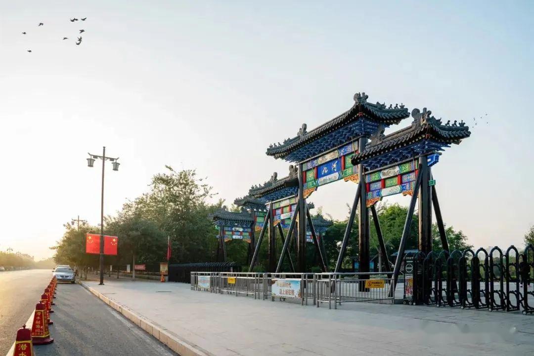 近年来河间市拨动文化建设"八根弦",赋予颤,碎,拨,跳等手法,弹拨"大