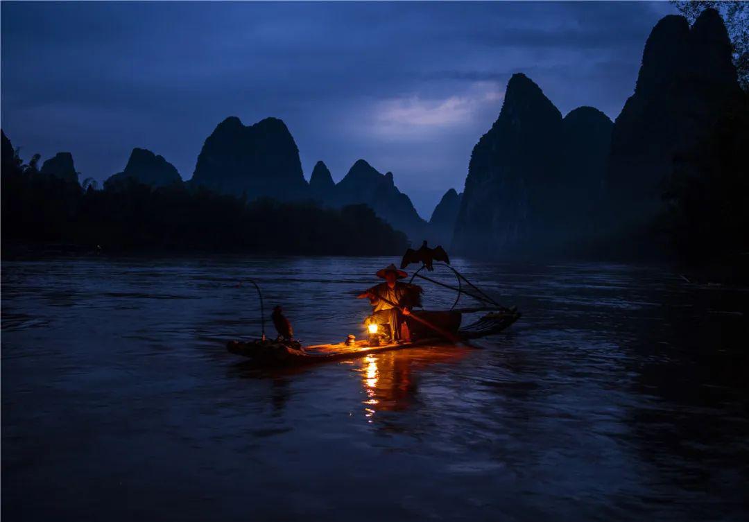 《漓江渔火》《风雨之后》《长安夜色》《喷薄而出》《阳光沐浴》《斗