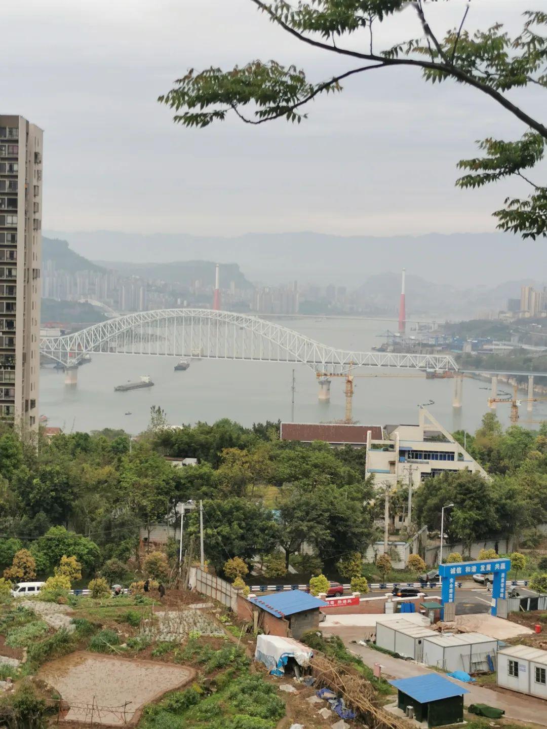 五桥河人行桥,五桥中学人行天桥,百安坝人行天桥,双河口农校人行桥等