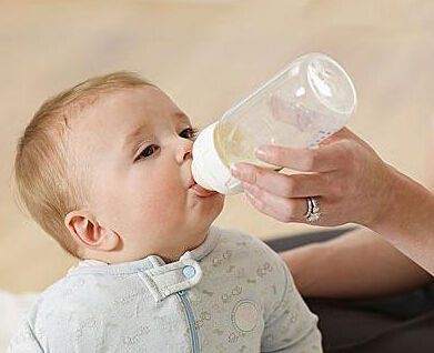 妈妈不要无节制给宝宝“喂水”，会伤害到宝宝，你家孩子喝对了吗