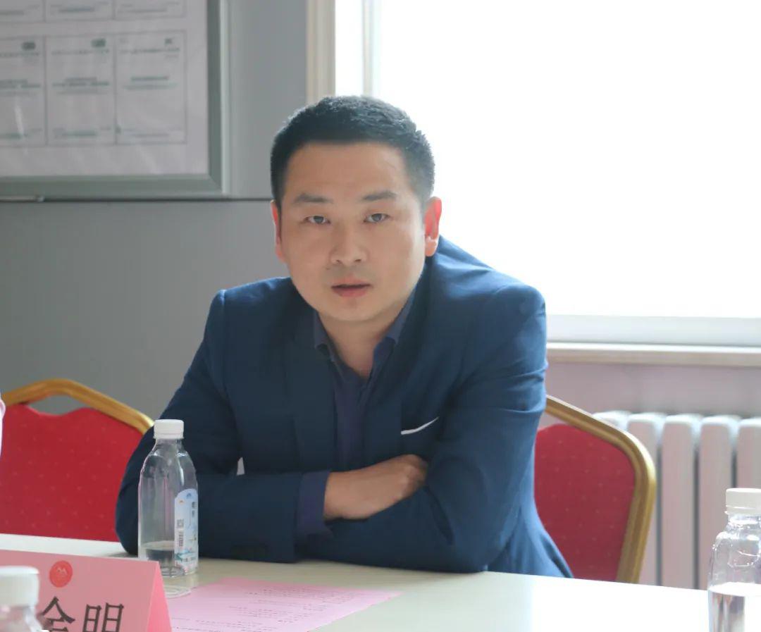 杨金明同志作讲话与会人员围绕人才需求和应用,创业发展环境,提高企业