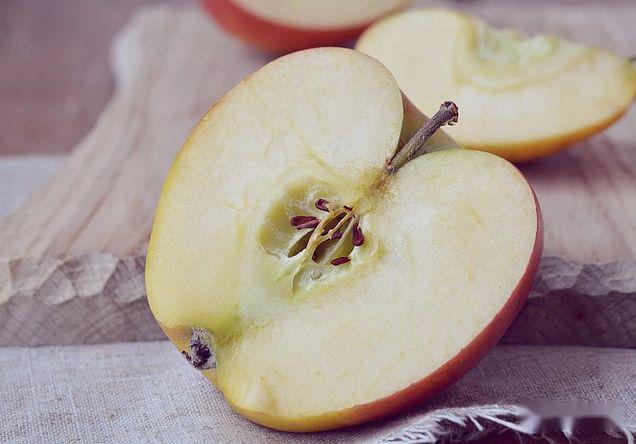 八个月婴儿每天吃半个苹果好吗 328243d1f7664d92b74b7249569861ae.jpeg