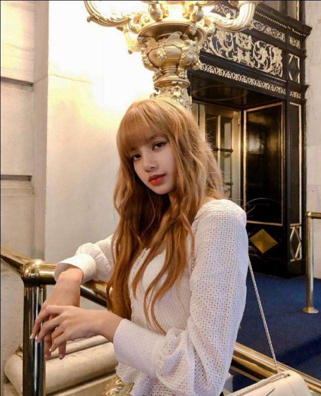 有国外网友通过海外社交平台对韩国知名女子组合blackpink成员lisa