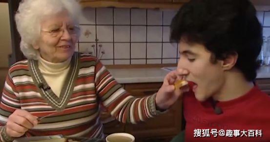 #富翁#一出生就被父母抛弃,如今逆袭成千万富翁!小伙天生没有四肢