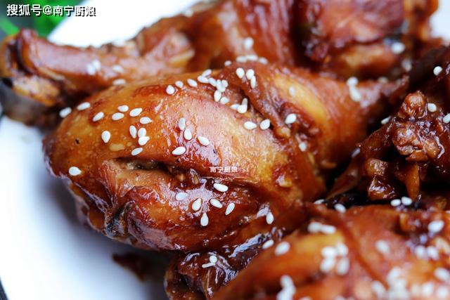 怎样做鸡肉好吃又简单不放油 70733748b6ee4f10ad436cb416b14717.jpeg