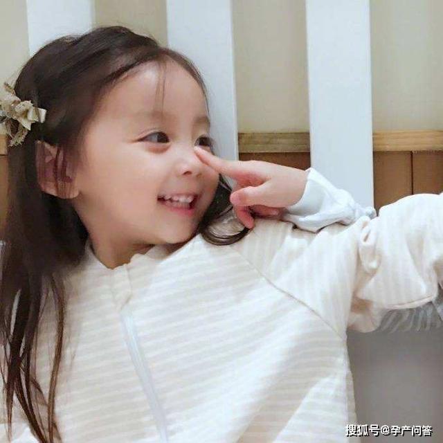 「习惯」正在让宝宝变丑!赶紧住手，孩子会感谢你！生活中看似正常习惯