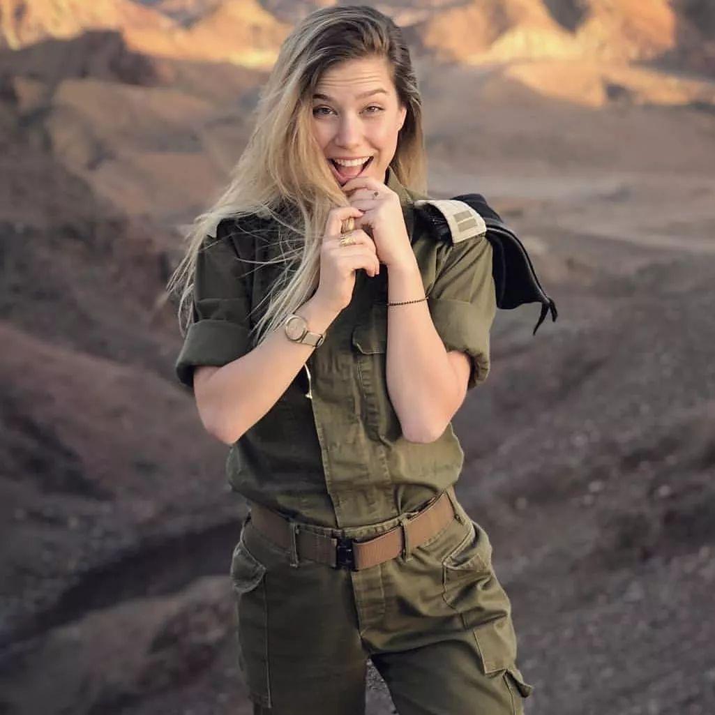 实拍以色列女兵:年满十八必须服役,身材颜值不输超模