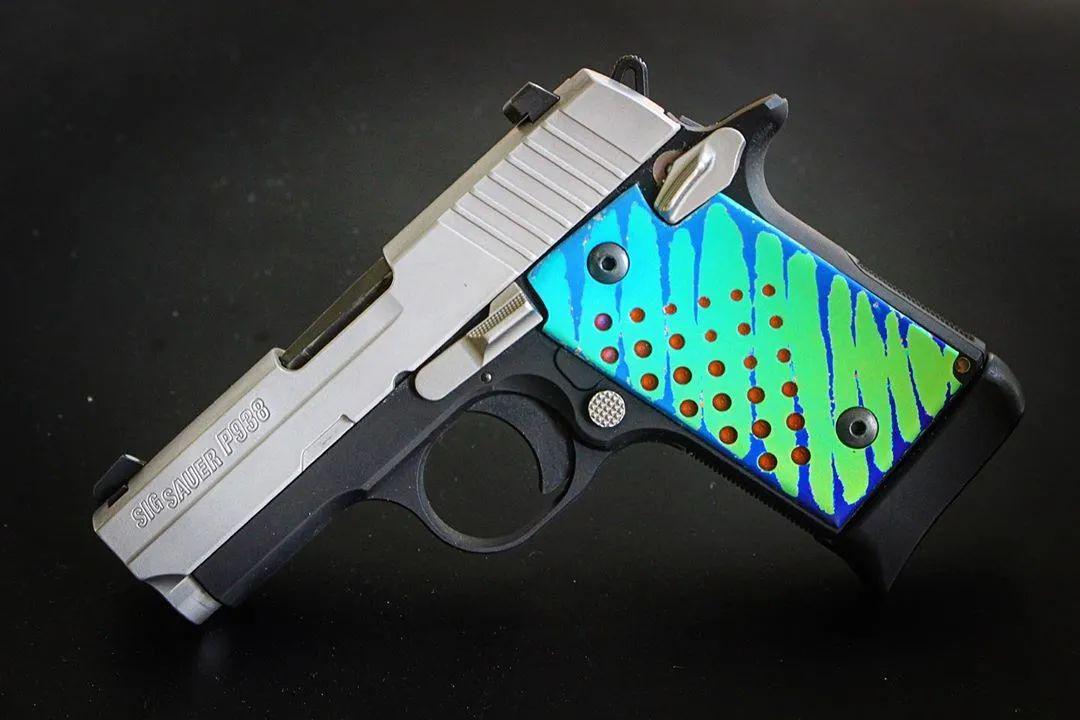 【sig p938图集】微型手枪打起来肯定不会太舒适 但是